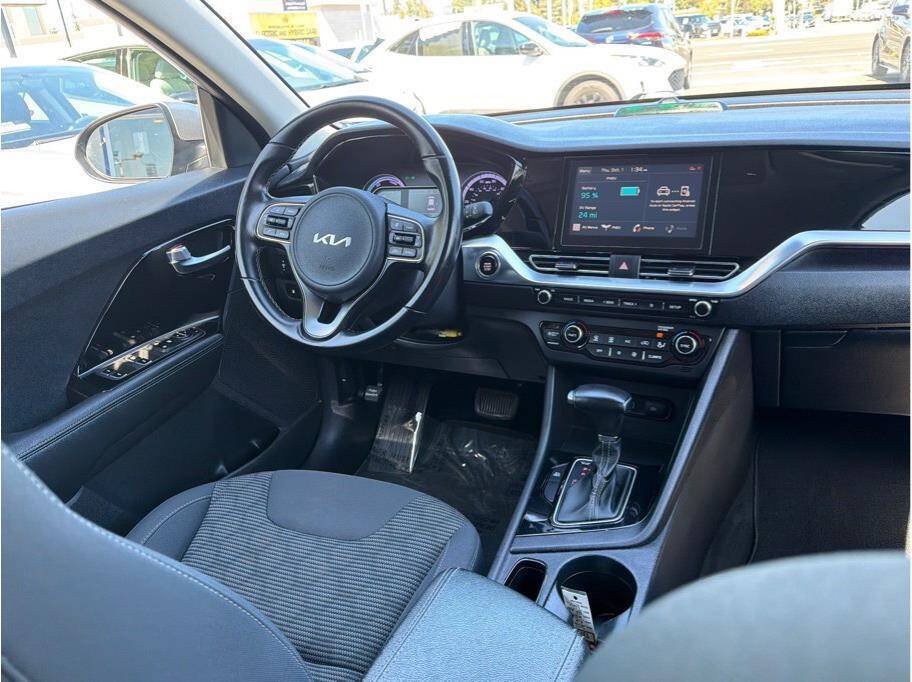 Used 2022 Kia Niro LXS FWD image 5