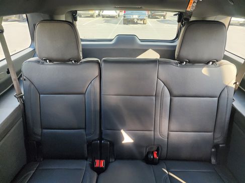 New 2026 Chevrolet Suburban LT image 17