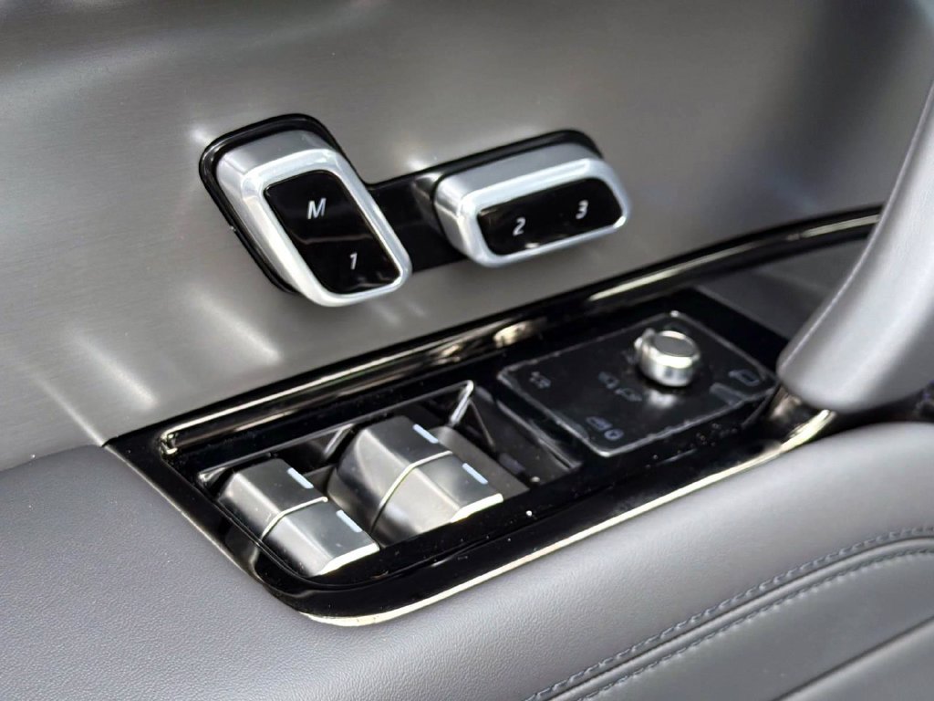 New 2027 Land Rover Range Rover Sport SE AWD/4WD image 16