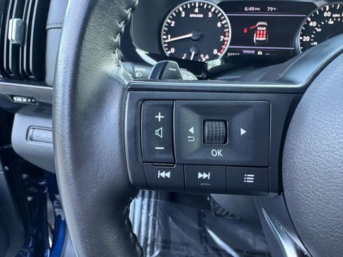 Used 2025 Nissan Pathfinder SV FWD image 16
