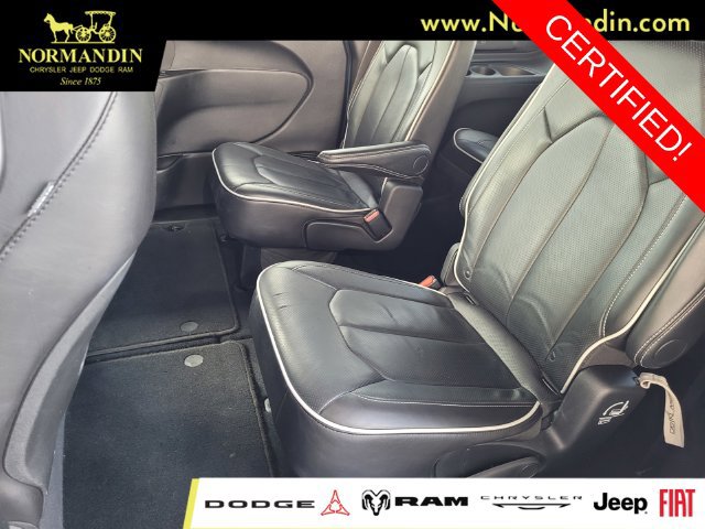 Certified 2025 Chrysler Pacifica Limited FWD image 17