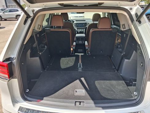 Used 2023 Volkswagen Atlas SEL AWD/4WD image 42