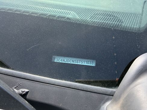 Used 2025 Jeep Compass Limited image 30