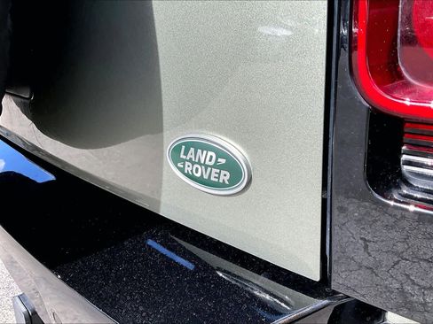Used 2023 Land Rover Defender 130 SE image 31