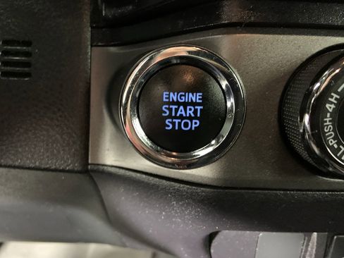 Used 2021 Toyota Tacoma TRD Off-Road image 27