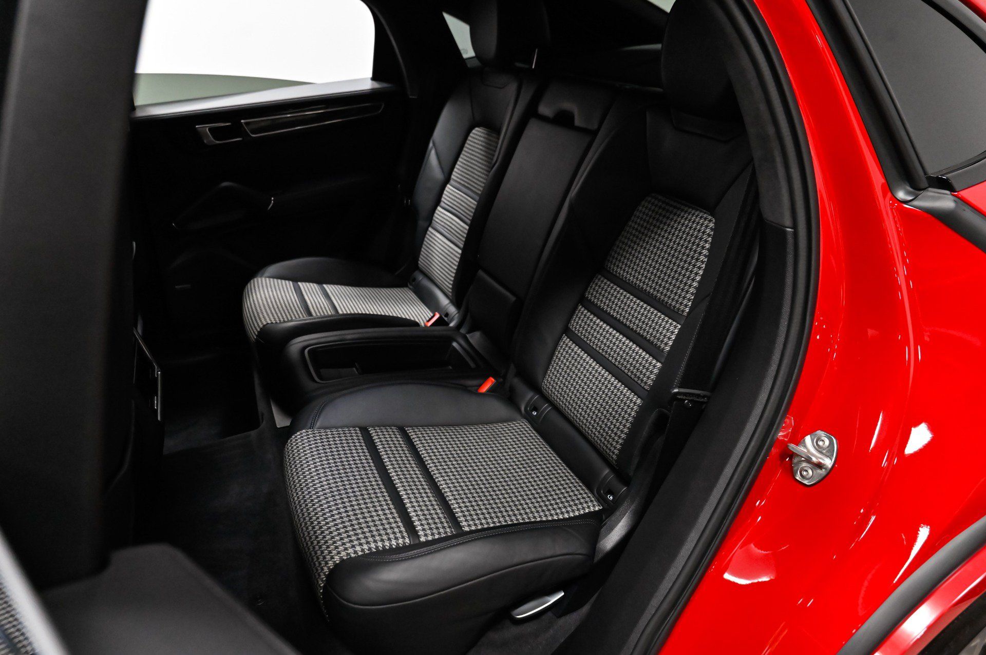 Used 2021 Porsche Cayenne GTS AWD/4WD image 49
