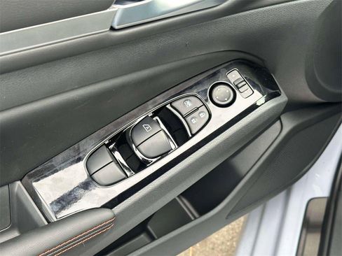 New 2025 Nissan Altima 2.5 SR image 16