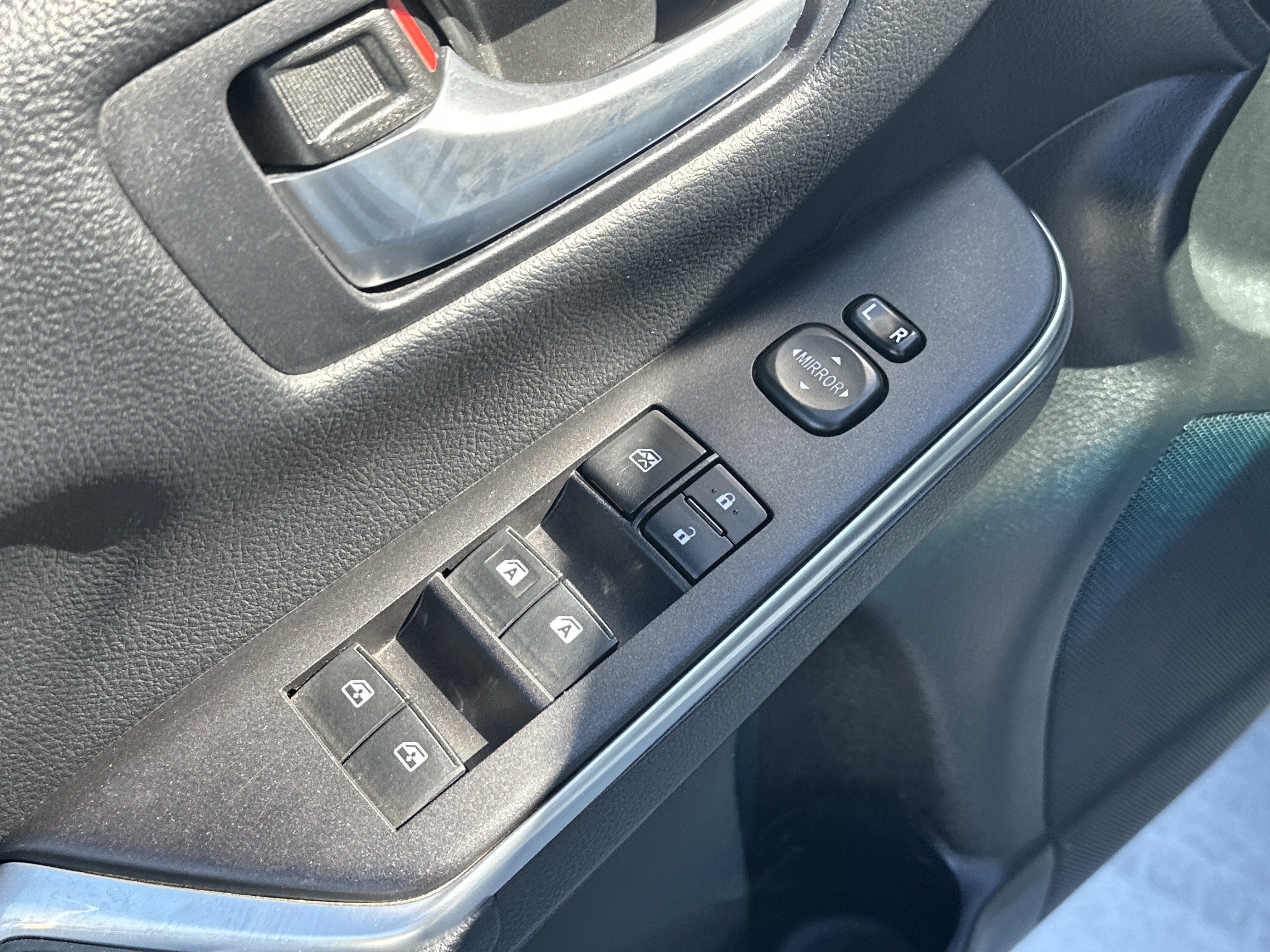 Used 2016 Toyota Camry SE FWD image 15