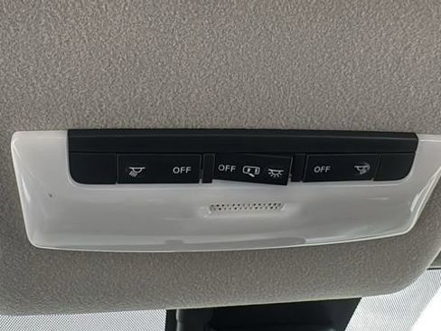 New 2025 Nissan Versa SR w/ Trunk Package FWD image 27