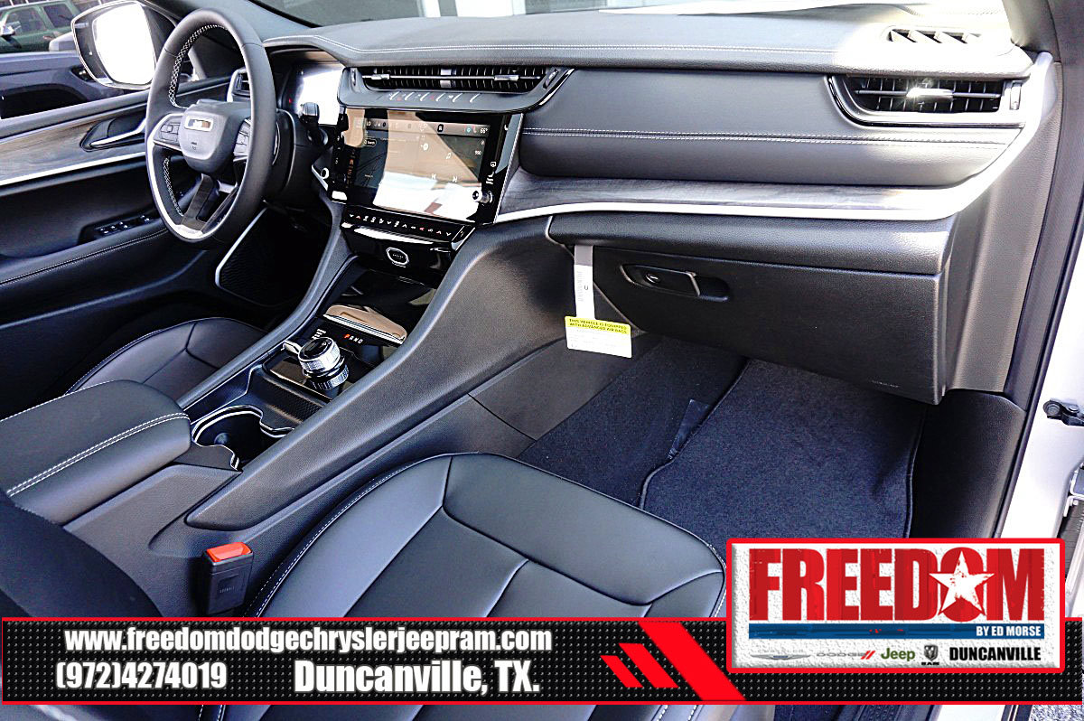 New 2026 Jeep Grand Cherokee Limited w/ Limited Altitude Package AWD/4WD image 12