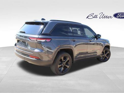 Used 2023 Jeep Grand Cherokee Limited w/ Black Appearance Package RWD image 5