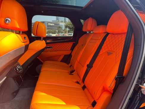 Used 2023 Bentley Bentayga AWD/4WD image 10