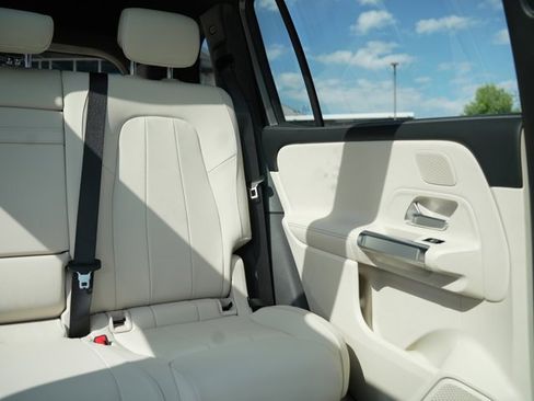 Used 2026 Mercedes-Benz GLB 250 4MATIC image 35