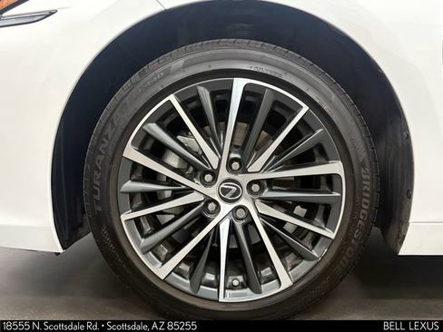 Used 2025 Lexus ES 300h w/ Premium Package FWD image 9