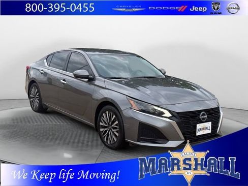 Used 2023 Nissan Altima 2.5 SV FWD image 1