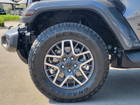 Used 2026 Jeep Wrangler Unlimited Sahara AWD/4WD image 9