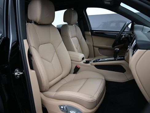 Certified 2026 Porsche Macan AWD/4WD image 31