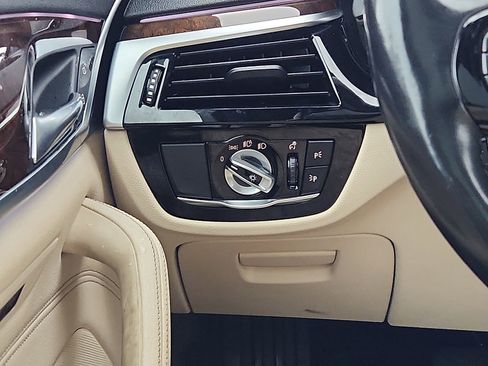 Used 2019 BMW 530i xDrive w/ Convenience Package image 13