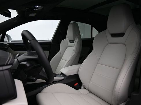 New 2025 Porsche Macan Turbo Electric image 5