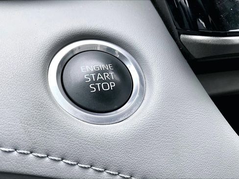 Used 2024 Toyota Highlander Limited image 34