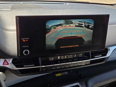 Used 2025 Toyota Sienna XLE FWD image 21