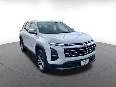 Used 2025 Chevrolet Equinox LT image 1