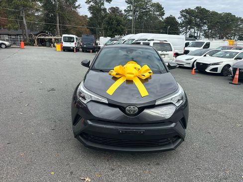 Used 2019 Toyota C-HR LE image 3