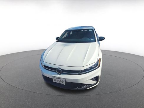 Used 2025 Volkswagen Jetta Sport image 2