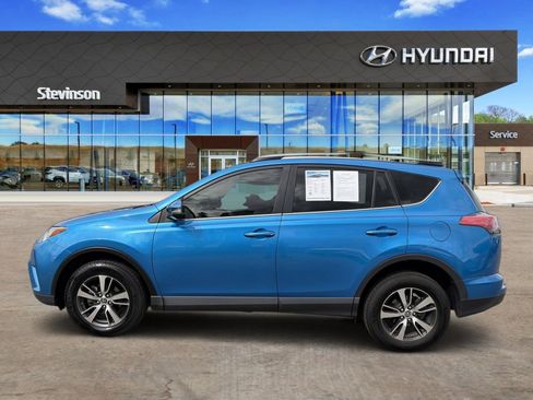 Used 2018 Toyota RAV4 XLE AWD/4WD image 5