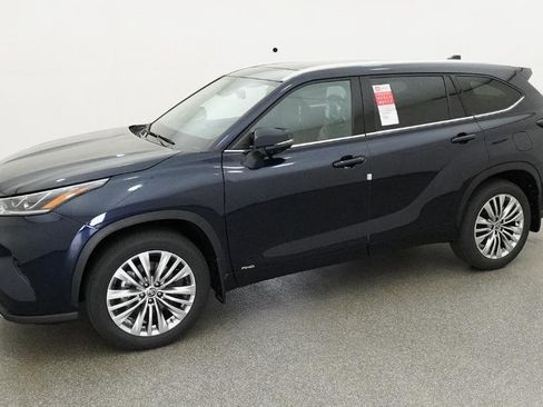 New 2026 Toyota Highlander Platinum image 22