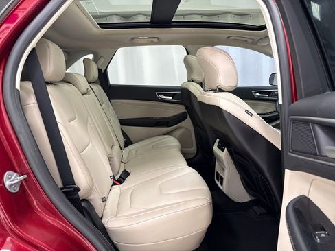 Used 2019 Ford Edge Titanium image 12