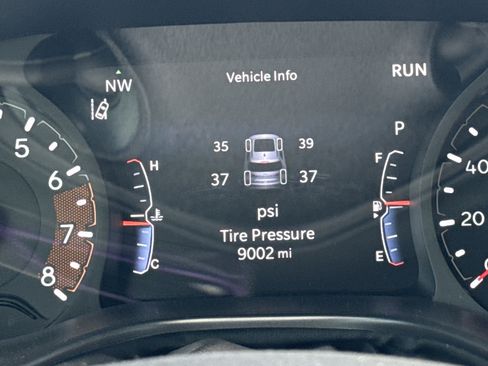 Used 2025 Jeep Compass Latitude image 20