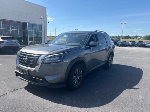 Used 2025 Nissan Pathfinder SV FWD image 8