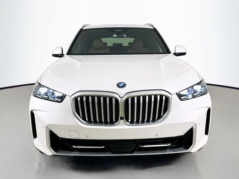 New 2026 BMW X5 xDrive50e w/ Premium Package AWD/4WD image 2
