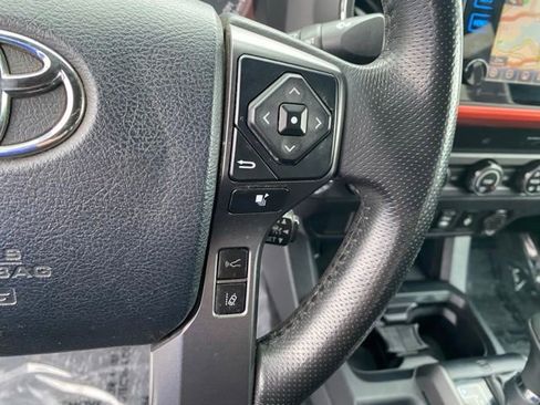Used 2019 Toyota Tacoma TRD Off-Road AWD/4WD image 18