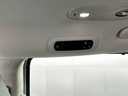 Certified 2024 Chrysler Pacifica Touring-L image 35