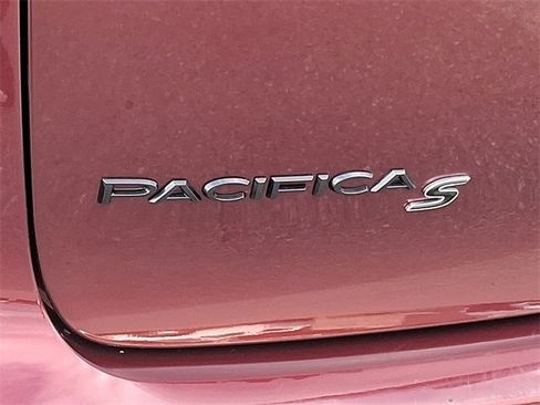 Used 2020 Chrysler Pacifica Touring-L image 31