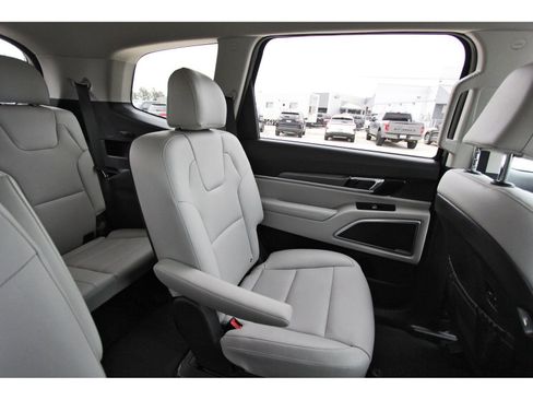Used 2022 Kia Telluride S FWD image 14