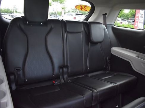 Used 2024 Kia Carnival LX FWD image 13