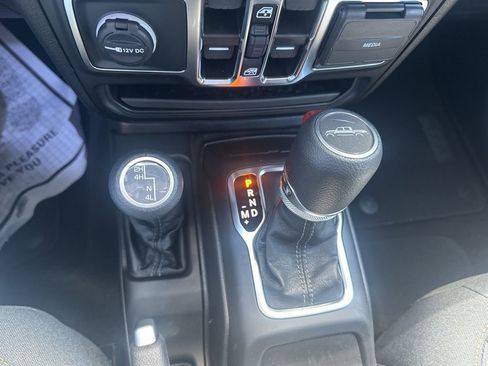 New 2025 Jeep Gladiator Sport AWD/4WD image 15