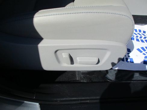 Used 2019 Toyota Highlander XLE image 32