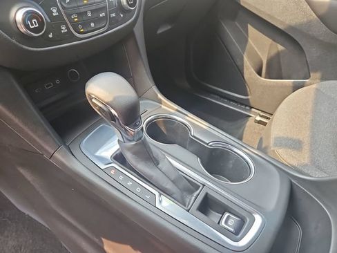 Used 2022 Chevrolet Equinox LT FWD image 24
