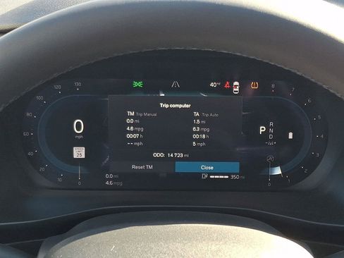 Certified 2023 Volvo XC40 B5 Plus image 21