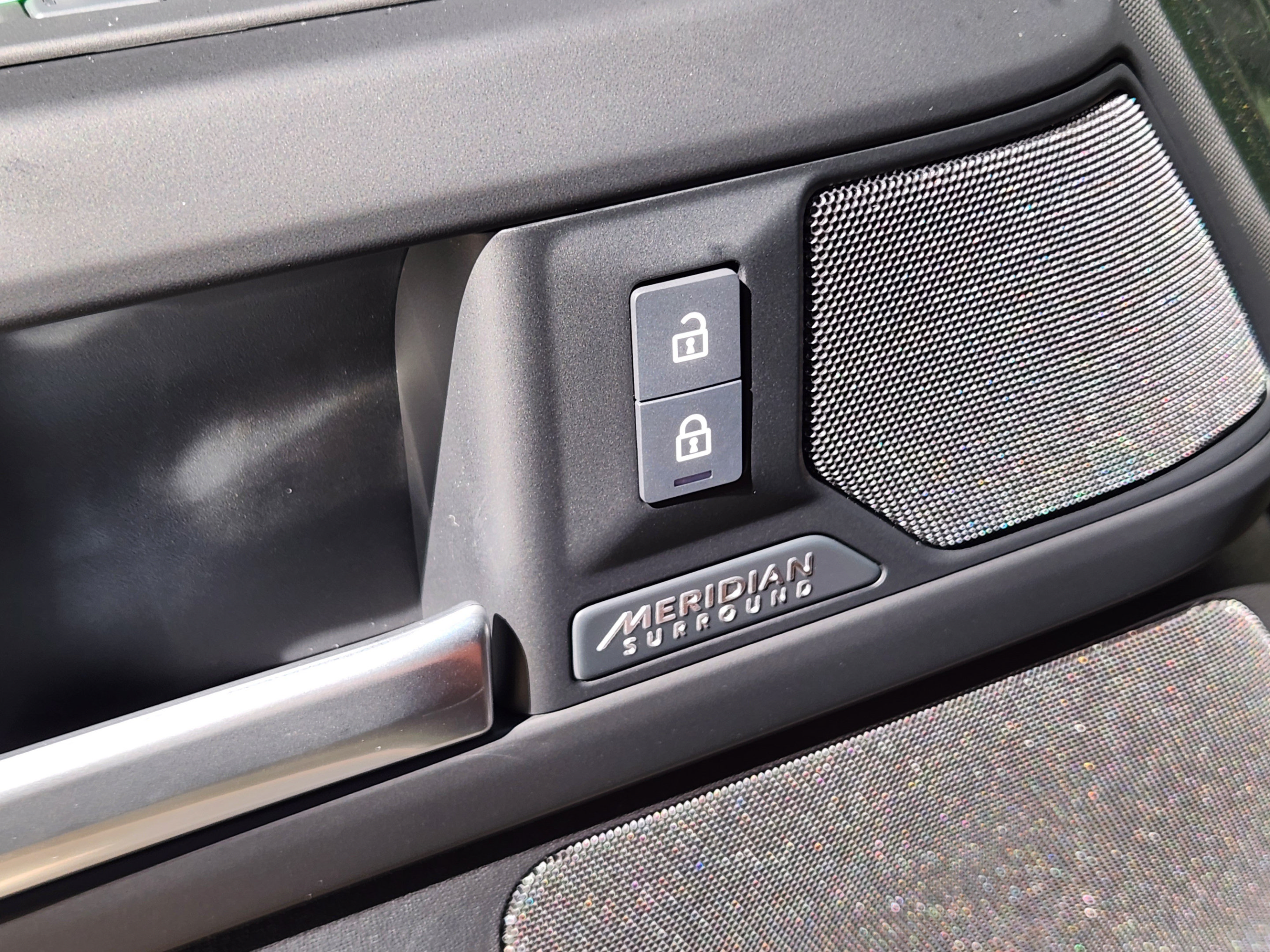 New 2026 Land Rover Defender 110 X-Dynamic SE AWD/4WD image 17