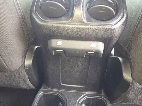 Used 2018 Jeep Wrangler Unlimited Sport S AWD/4WD image 19