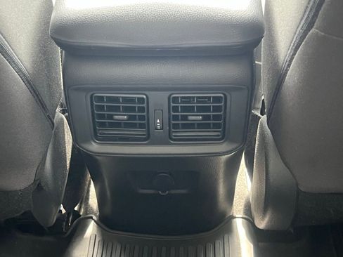 Used 2022 Toyota RAV4 LE FWD image 18