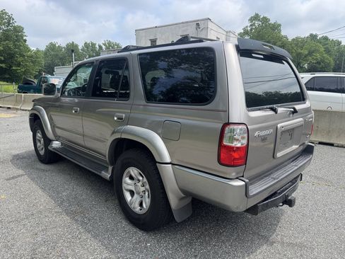 Used 2002 Toyota 4Runner SR5 AWD/4WD image 10