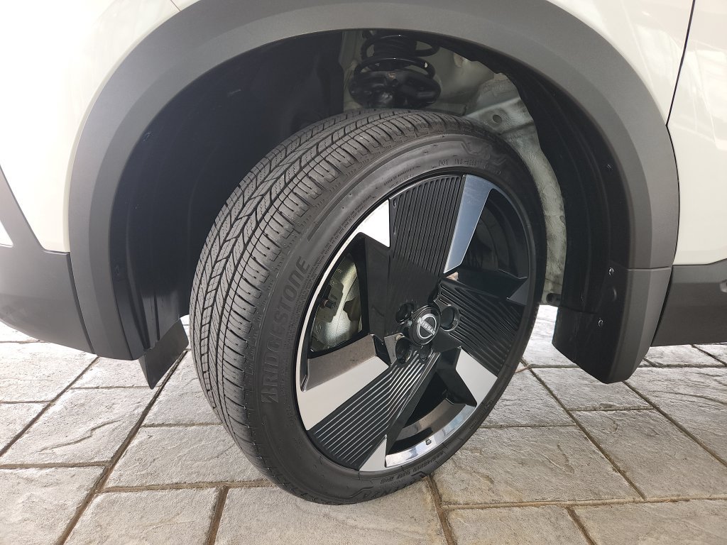 Certified 2025 Nissan Kicks SR FWD image 31