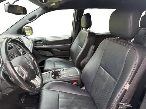 Used 2016 Dodge Grand Caravan R/T w/ Driver Convenience Group image 9