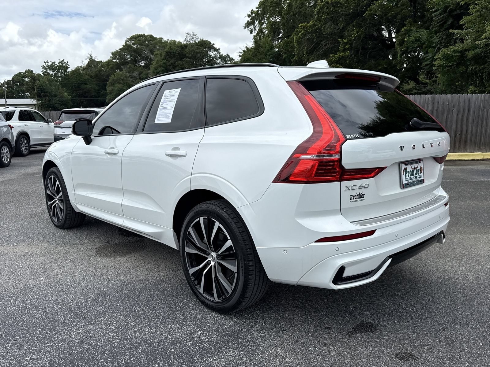 Used 2023 Volvo XC60 B5 Plus w/ Climate Package AWD/4WD image 3